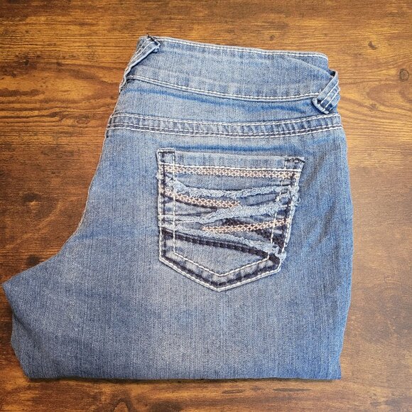 Maurices Jeans Womens 8 Low Rise Capri Thick Stitch Detail Medium Light Wash - Picture 3 of 10